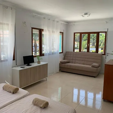 Casa Pinos Playa Bed & Breakfast 3*