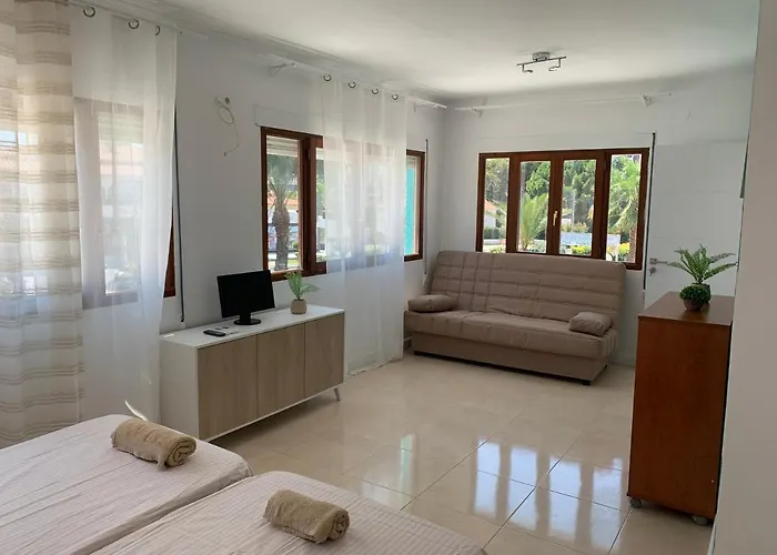 Casa Pinos Playa Bed & Breakfast 3*